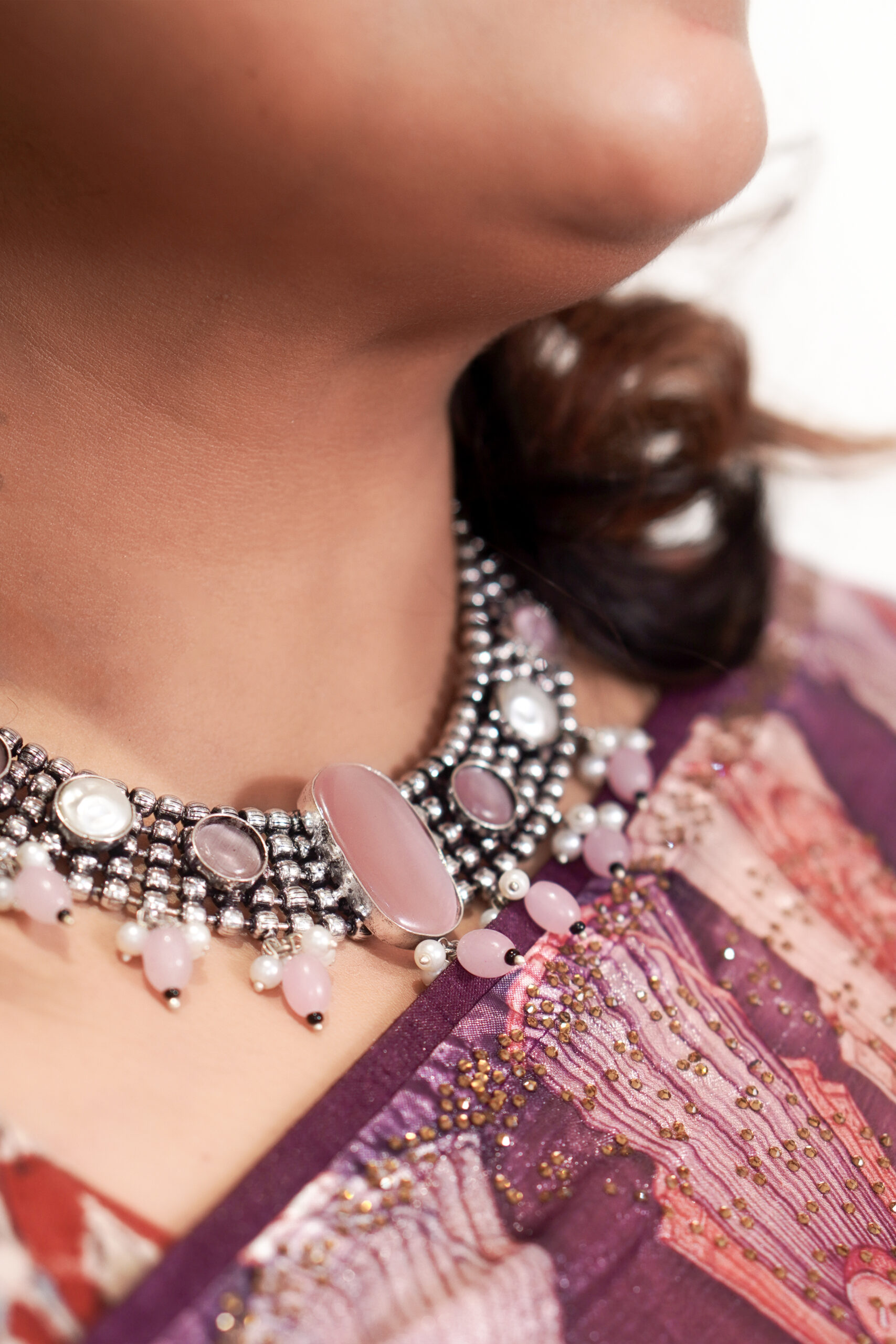 JEWELLERY NECK PIECE SET.