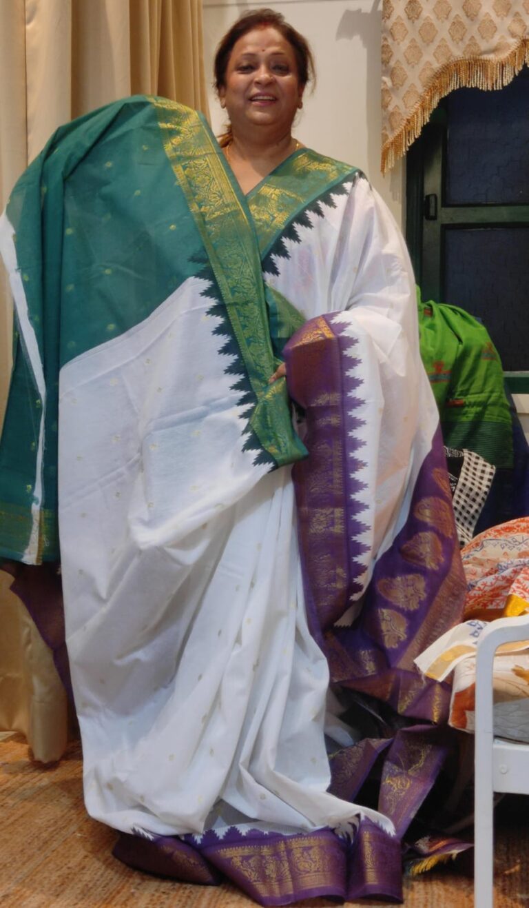 SAREE LINEN WHITE GANGA JAMUNA BORDER.