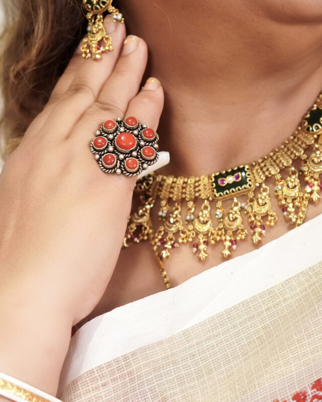 JEWELLERY FINGER RING AND NECK PIECE SET COMBO.